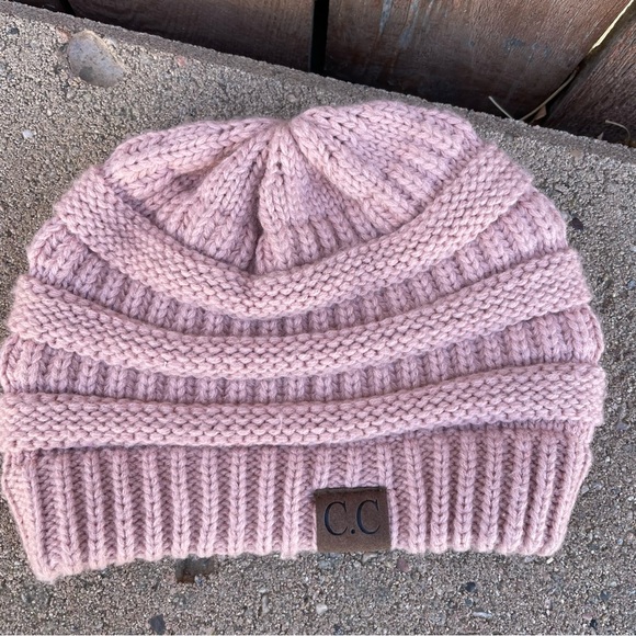 CC Women’s Pale Pink Cable Knit Winter Hat Beanie - Picture 1 of 6